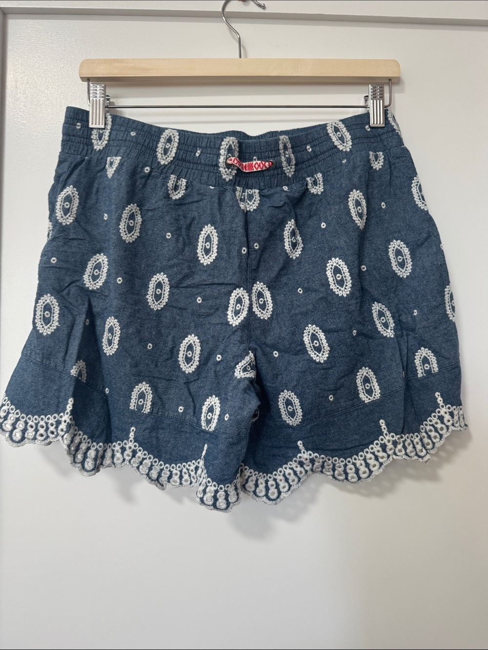 Anthropologie Navy Eyelet Scallop-Hem Shorts with Red Drawstring - Picture 2 of 4